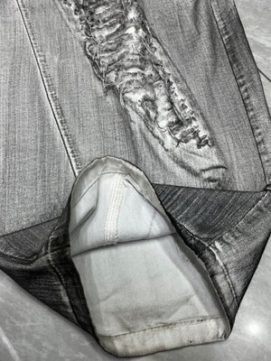 Weiße Ripped Jeans – Saum und Innenseite im Detail | XoKool