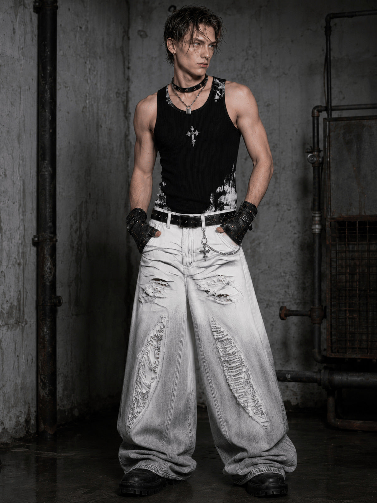 Jeans baggy blancos con rotos y degradado gris – en modelo, vista frontal | XoKool