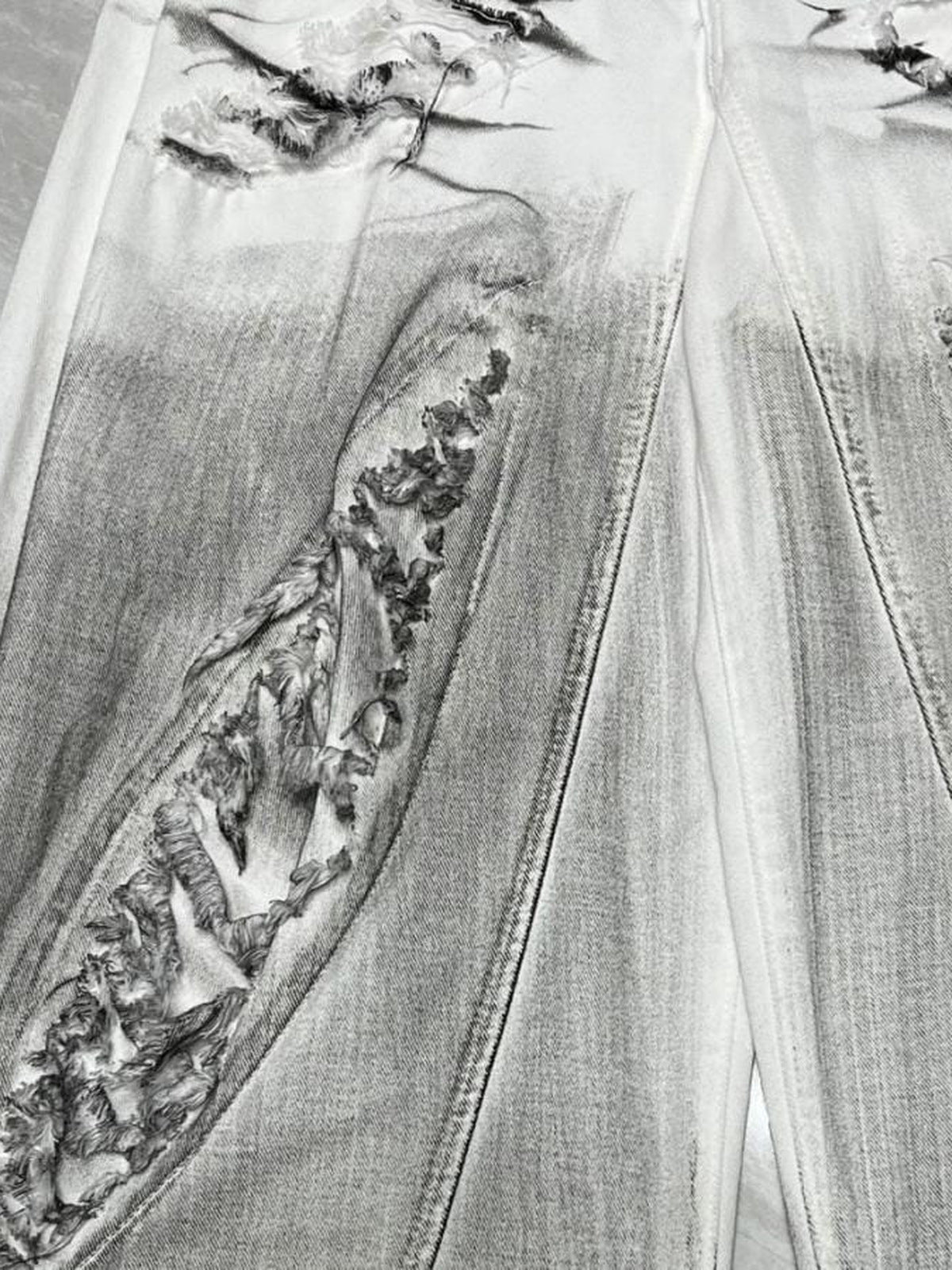 Weiße Ripped Jeans – Risse im Detail | XoKool
