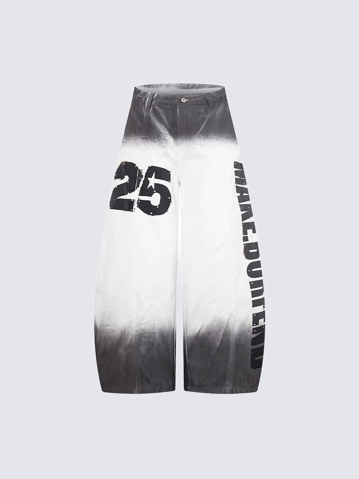 Weiße Baggy Jeans mit Ombre Fade und Zahlenprint – vorne flach | XoKool