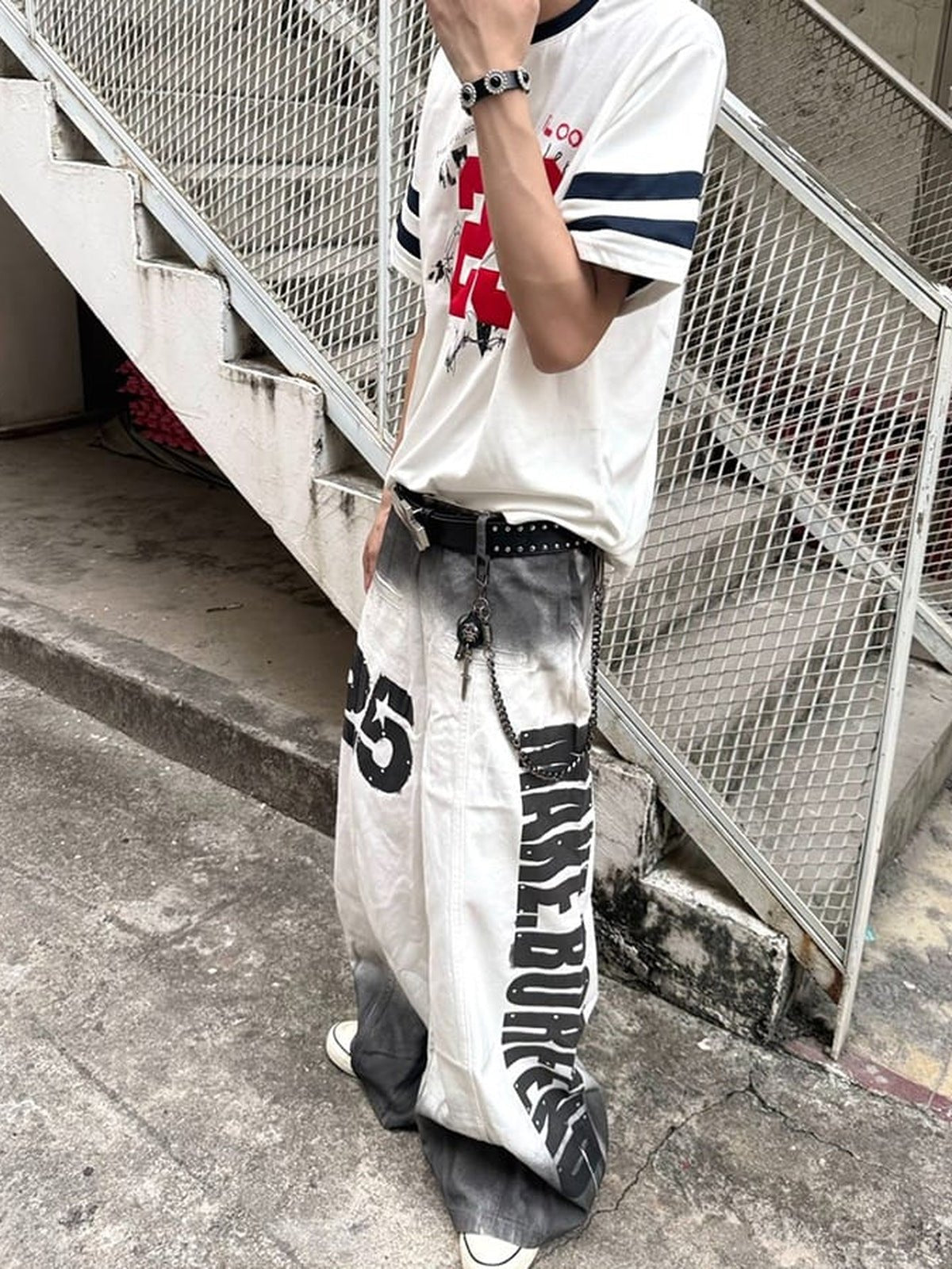 White Ombre Baggy Jeans – Streetfoto, Seitenansicht | XoKool