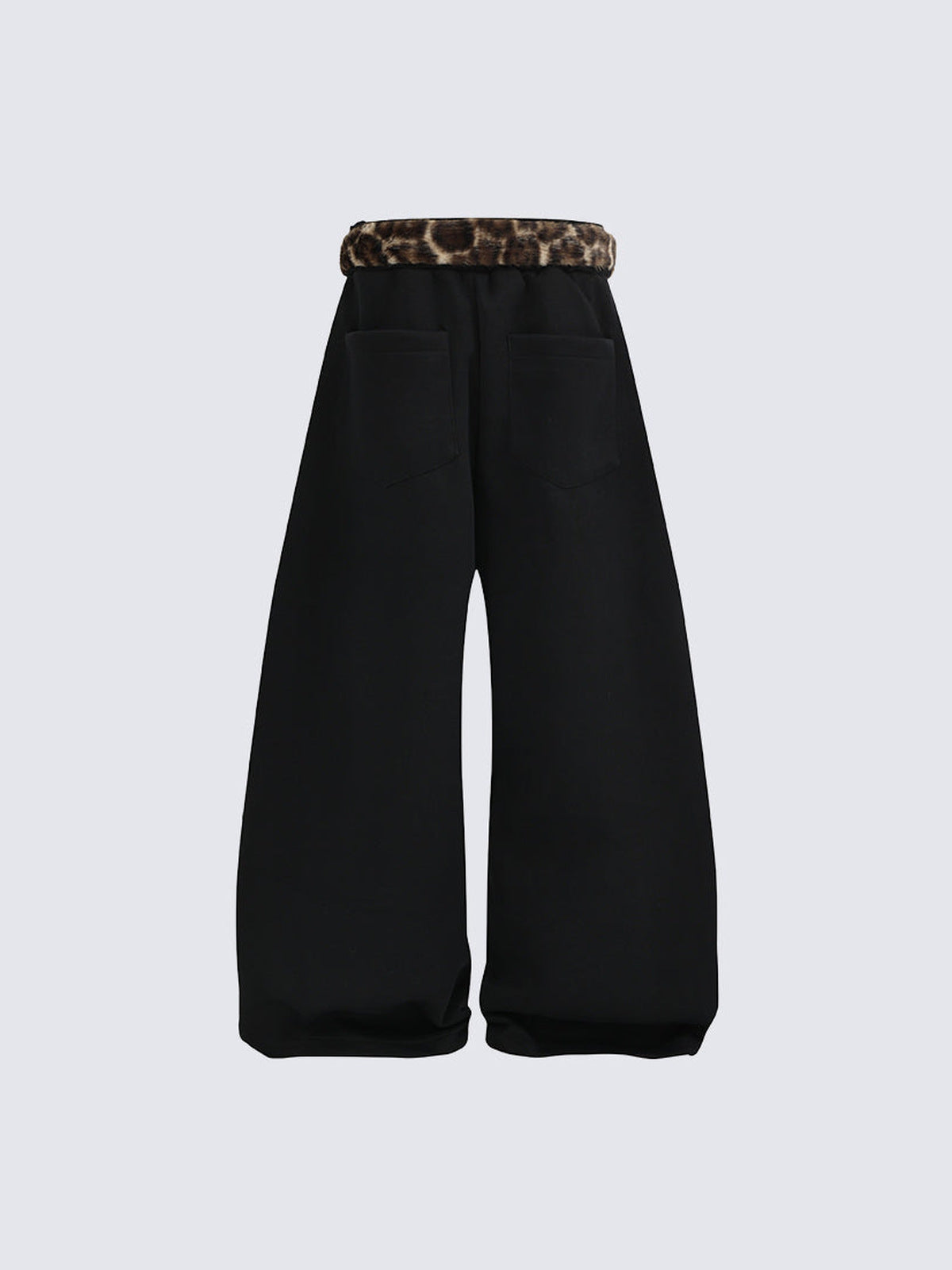 Wide Leg Jogginghose mit Leo-Kunstfellgürtel – Schwarz, Rückansicht | XoKool