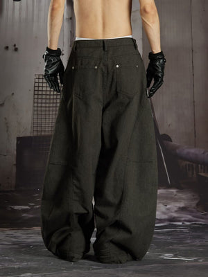 Pantalones barrel cruzados con cintura de broches – Gris carbón en modelo, trasera | XoKool