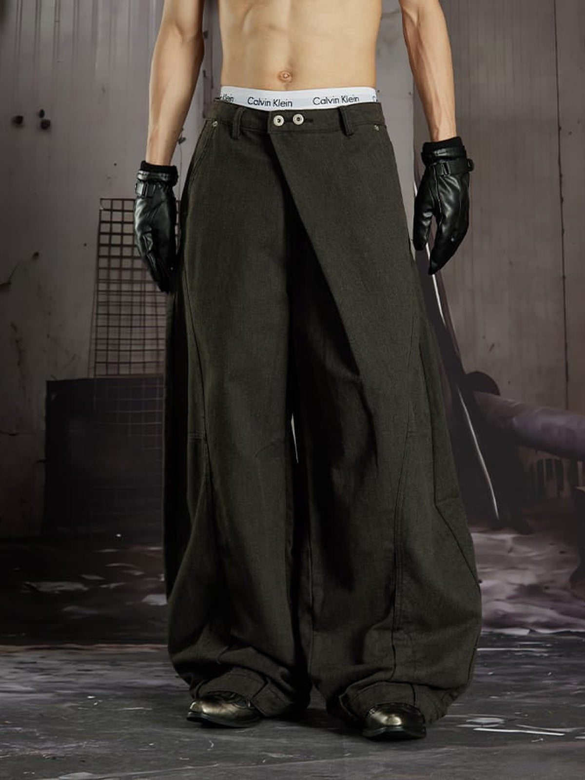 Pantalones barrel cruzados – Gris carbón en modelo, frontal | XoKool