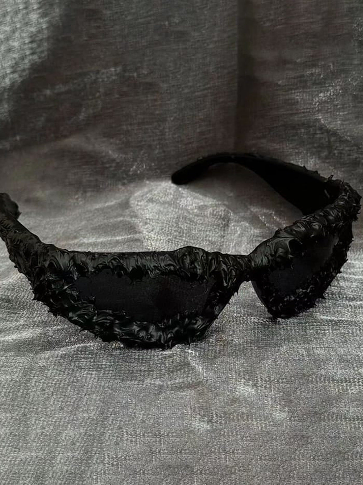 Wraparound-Sonnenbrille – komplett schwarzes Gestell, dunkle Gläser | XoKool