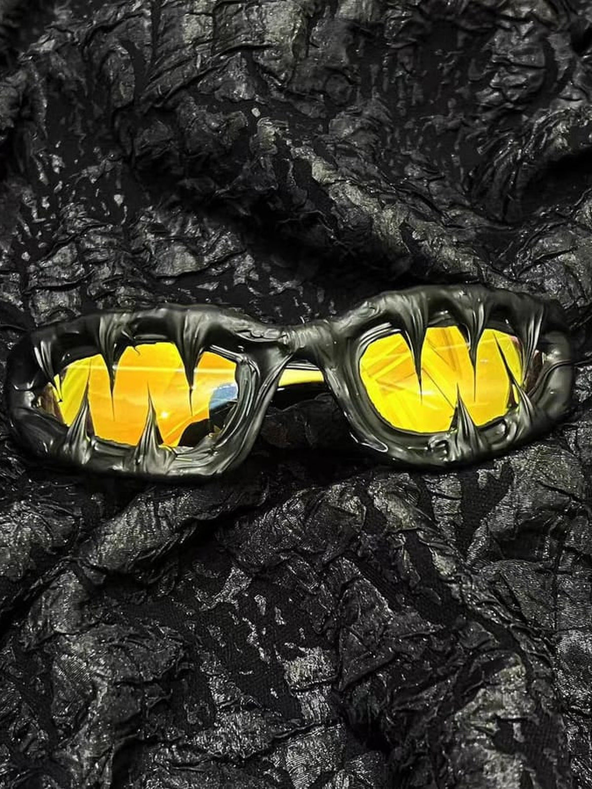 Wraparound-Sonnenbrille – schwarzes Gestell, gelbe Gläser | XoKool