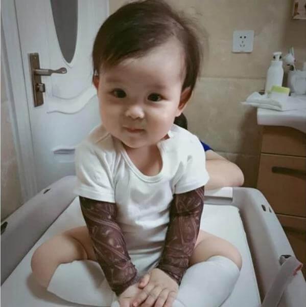 It’s not every day you see a baby sporting some awesome tats! Dress your cool kid in this unisex romper and it will be sure to turn heads! It comes with printed tattoos on each sleeve 👶 We use sublimation printing for optimal color rendering You won't be